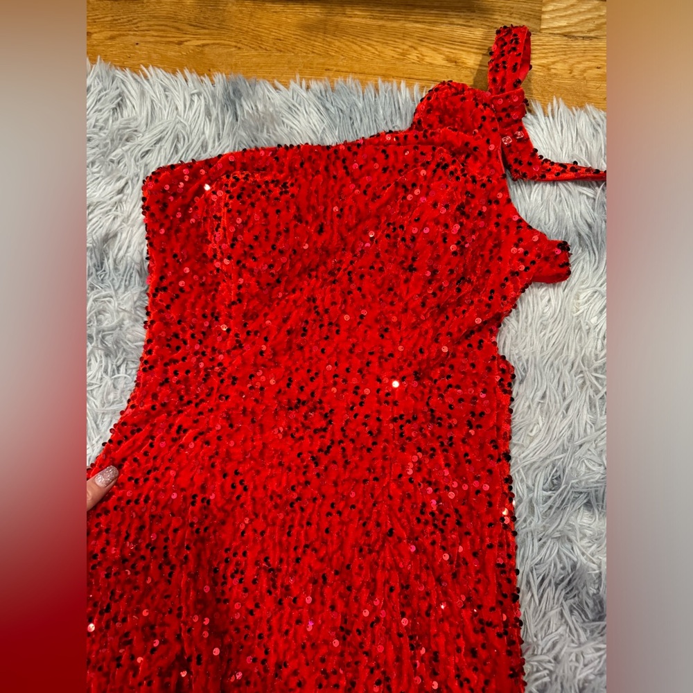 Red dress with a slit❤️ - Picture 2 of 6